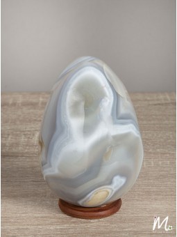 Cet Agate, de Madagascar, en lithothérapie, est une pierre d'ancrage et de chance.