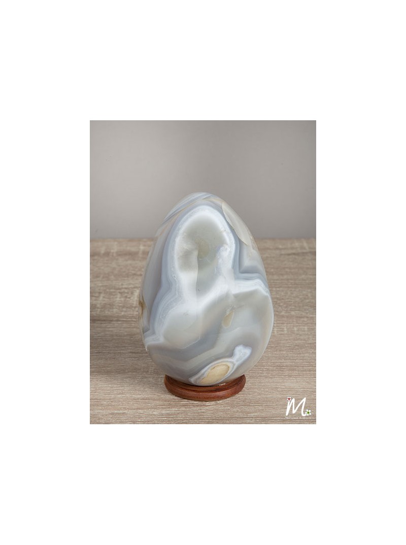 Cet Agate, de Madagascar, en lithothérapie, est une pierre d'ancrage et de chance.